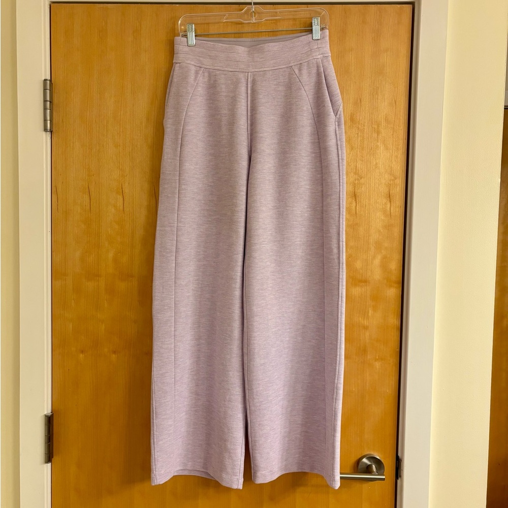Lululemon Scuba Mid-Rise Wide-Leg Pant Waffle, Lavender, Small, Great Condition